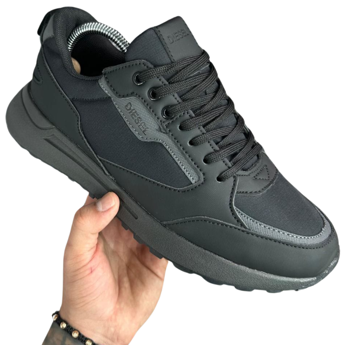 DIESEL TENIS HOMBRE: Encuentra el Mejor Estilo En Onlineshoppingcenterg, sabemos que estás buscando los mejores DIESEL TENIS HOMBRE para completar tu estilo. Ya sea que busques algo moderno, clásico o de la última colección, estamos aquí para ayudarte a encontrar el par perfecto. En este artículo, te brindaremos toda la información que necesitas para tomar una decisión de compra informada y acertada.  ¿Por qué Elegir DIESEL TENIS HOMBRE? Calidad y Diseño Los DIESEL TENIS HOMBRE son conocidos por su alta calidad y diseño innovador. Cada par está hecho con materiales duraderos y ofrece un confort excepcional, lo que los hace perfectos para el uso diario. Además, su estilo único te permitirá destacar y complementar cualquier atuendo.  Variedad de Estilos En nuestra tienda, encontrarás una amplia variedad de zapatillas diesel y tenis diesel para hombre. Ya sea que prefieras un look casual, deportivo o elegante, tenemos algo para cada gusto y ocasión. Además, contamos con las colecciones más recientes, incluyendo los tenis diesel hombre 2022 y la ultima coleccion tenis diesel.  ¿Cómo Elegir el Par Perfecto? Conoce tus Necesidades Antes de realizar una compra, es importante que sepas qué tipo de DIESEL TENIS HOMBRE necesitas. ¿Buscas algo para el día a día o para ocasiones especiales? ¿Prefieres un diseño clásico o algo más moderno? Definir tus necesidades te ayudará a hacer una elección más acertada.